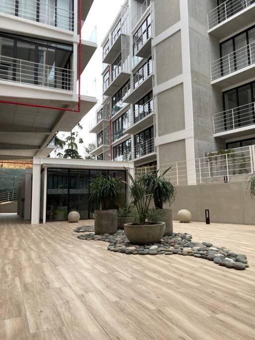 Moderno Apto Shift Zona 16, Cerca De Embajada Eeuu Y Explanada Cayala Гватемала Экстерьер фото